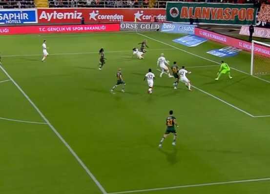 Galatasaraylılar çılgına döndü! Bitigen'in çaldığı penaltı kıyameti kopardı
