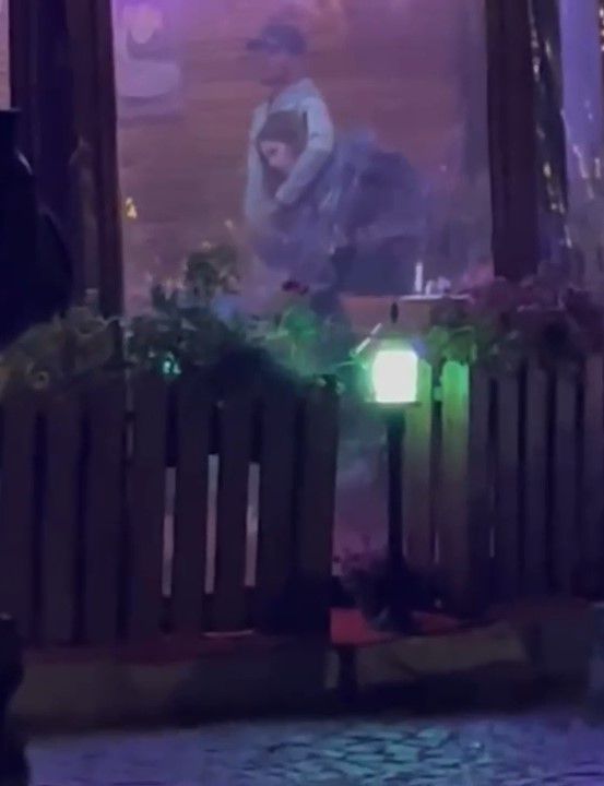 Kız arkadaşını restoranın ortasında bıçakla rehin alan turistin halüsinasyon gördüğü ortaya çıktı