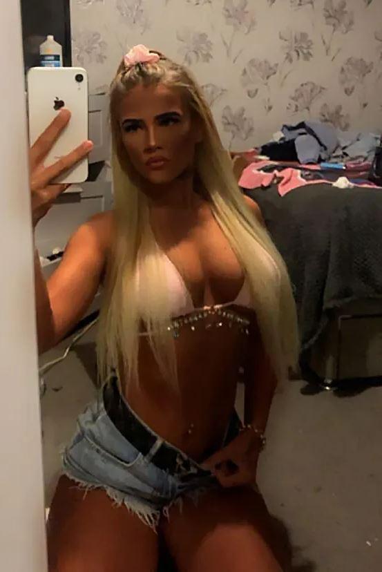 Kendisi ile dalga geçen kadın arkadaşının çıplak fotoğraflarını internette paylaştı