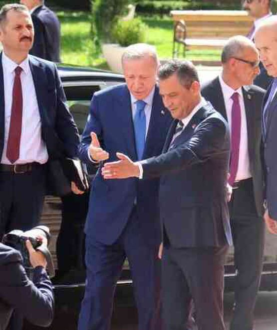 Cumhurbaşkanı Erdoğan, CHP Genel Merkezi'nde! Özgür Özel kapıda karşıladı