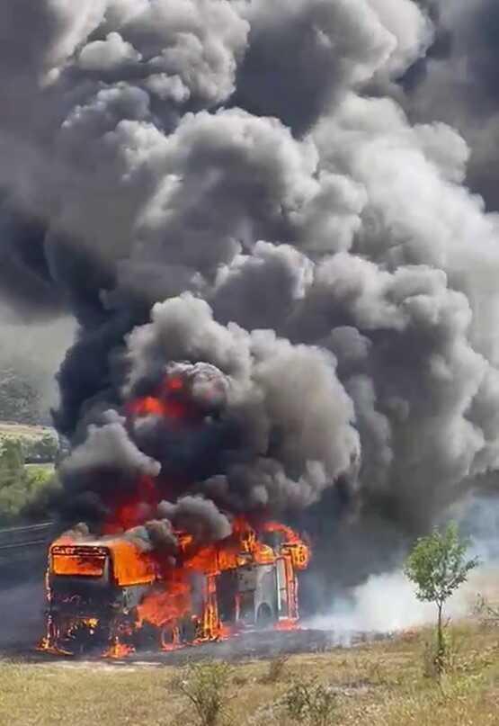 Erzurum'da yolcu otobüsü alev alev yandı! O anlar kameraya yansıdı