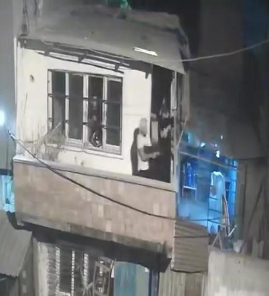 Adana'da balkondan balkona silahlı çatışma: 4 gözaltı