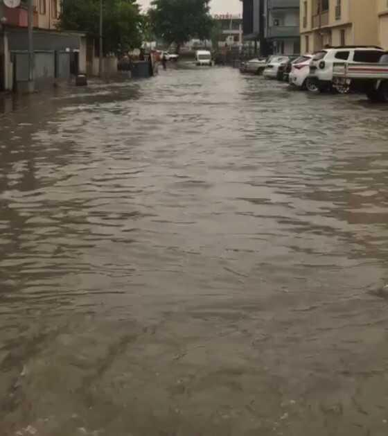 Bursa'da Sağanak Yağış ve Su Baskınları