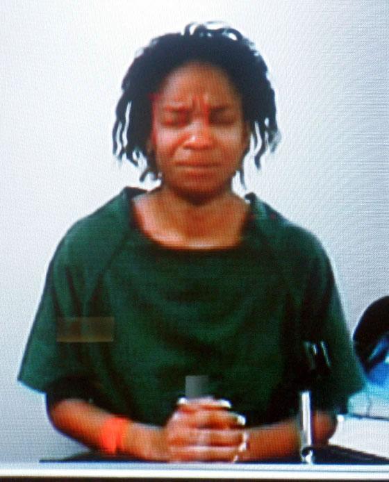 Dört haftalık bebeğini mikrodalgada öldürdü