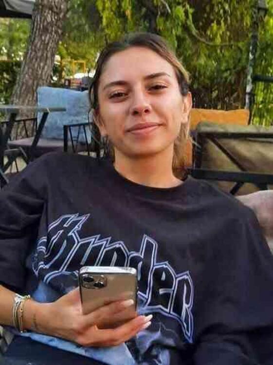 İstanbul'da üniversiteli genç kızın bıçaklandığı olayın görüntüleri ortaya çıktı: 'Görürseniz mutlaka ihbar edin'