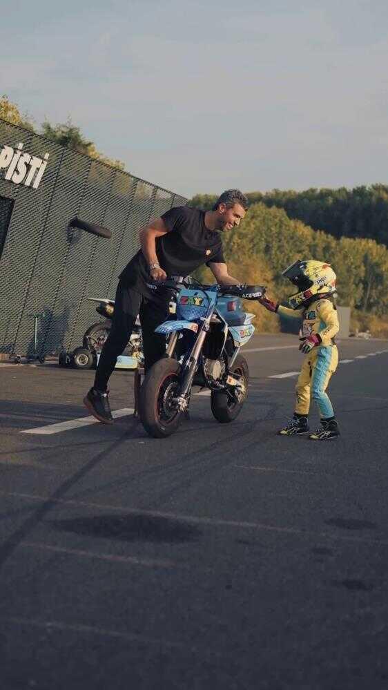 Kenan Sofuoğlu'nun 4 yaşındaki oğlu Zayn herkesin yüreğini ağzına getirdi! Bir anda tepetaklak oldu