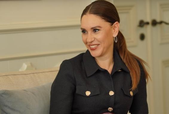 Show TV'de yayınlanan popüler dizi Kızılcık Şerbeti izleyicilerin ilgisini çekmeye devam ediyor. Her bölümüyle ekranlara kilitlenen dizi, 88. bölüm fragmanı merak konusu olmaya başladı.