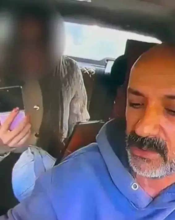 Taksi şoförü ücret tartışması yaşadığı kadın yolcu tarafından darbedildi