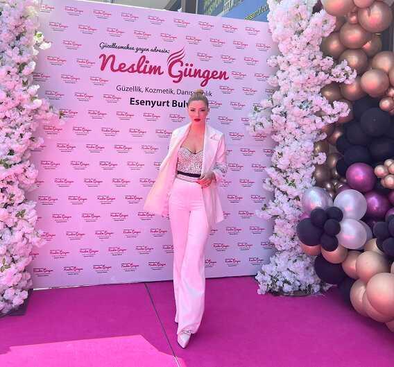 Esenyurt'ta Büyük İzdiham! Neslim Güngen Açılışına Büyük İlgi