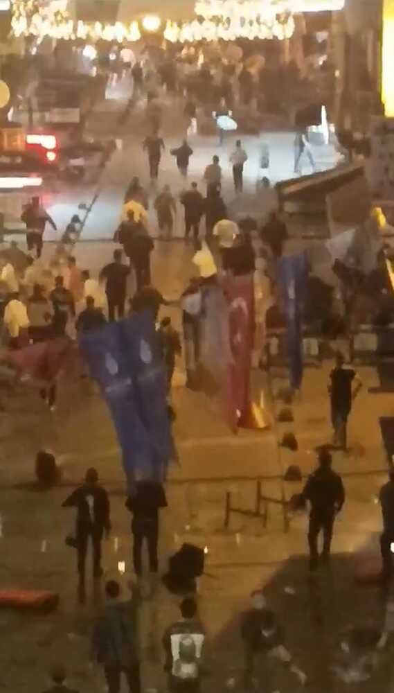 Galatasaray maçı öncesi Bayern Münih taraftarı Taksim'i birbirine kattı: 5 yaralı