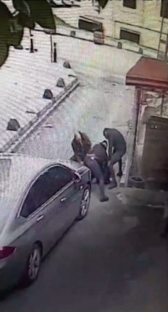 Bağcılar'da silahlı saldırı düzenledi, darbedilince şikayetçi oldu