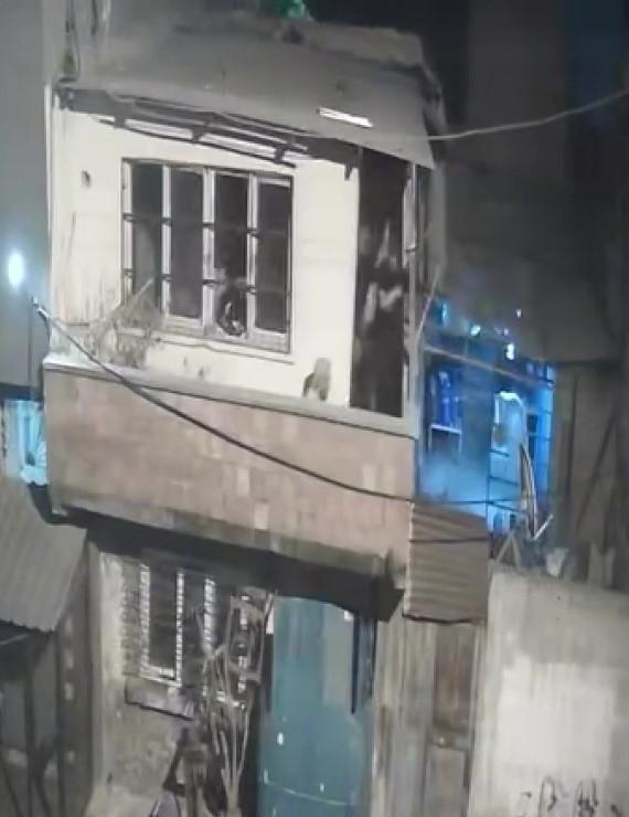 Adana'da balkondan balkona silahlı çatışma: 4 gözaltı