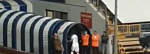Oyundan atılan Zaniolo sinir krizi geçirdi! Saha kenarındaki görevli neye uğradığını şaşırdı