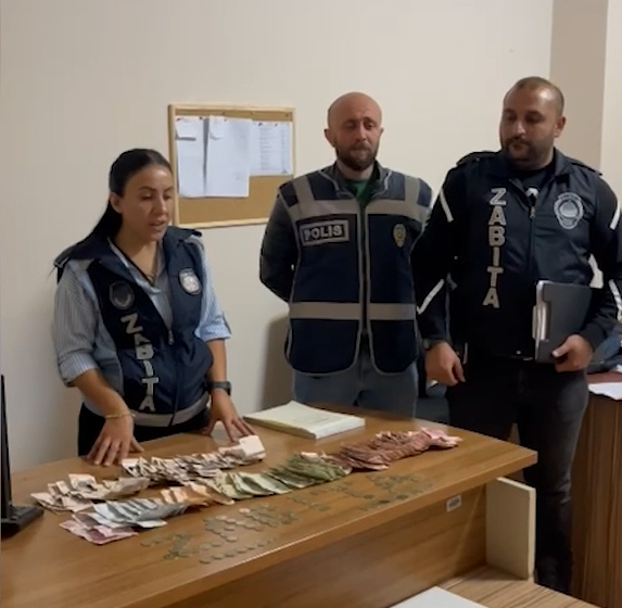 Üzerinden çok sayıda altın çıkan şahsa ait eşya görüntüsü