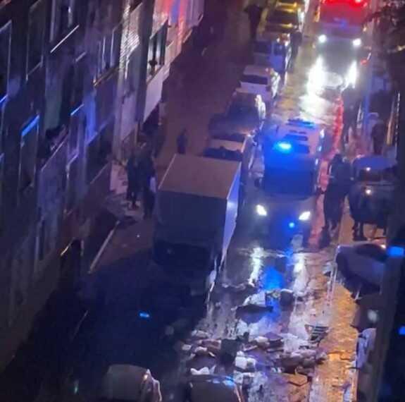 Küçükçekmece'de cinnet getiren kadın önce annesini bıçakladı sonra intihara kalkıştı