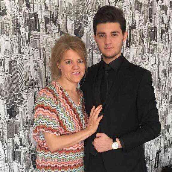 Anne ve babasını vurup kafasına sıkan gencin dayısı: Uyuşturucu parası istemiş, vermeyince olayı gerçekleştirmiş