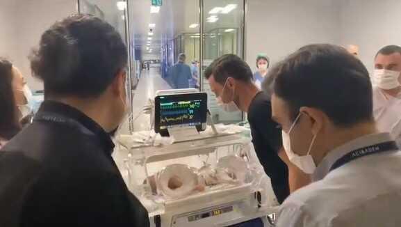 Bebeği 7 kez ameliyat olan Sinan Özen'den yürek sızlatan itiraf: Çocuğumun mezarlık yerini hazırlamıştım