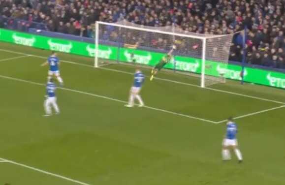 Dünyayı ayağa kaldıran vuruş! Manchester United'ın yıldızı Garnacho yılın golünü attı