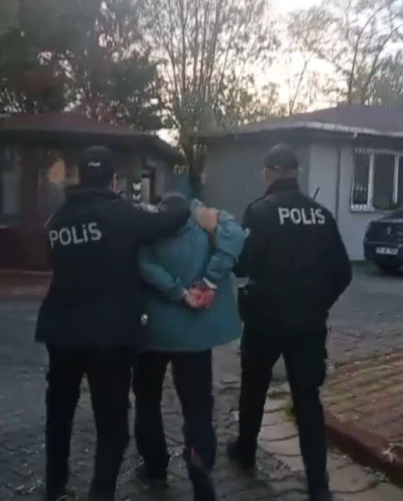 Konuşma bahanesiyle evinden aldı, taksiden inerken katletti