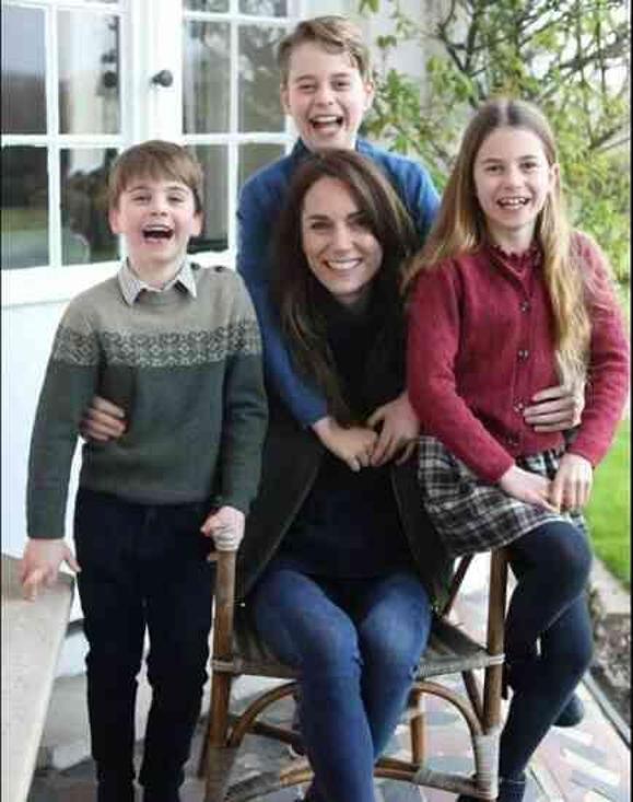 Kate Middleton photoshop'lu fotoğrafı hangisi?