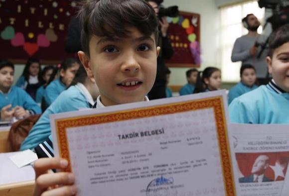 Örnek karne görüşleri 2025! Öğretmenler için karne görüşleri örnekleri nelerdir?