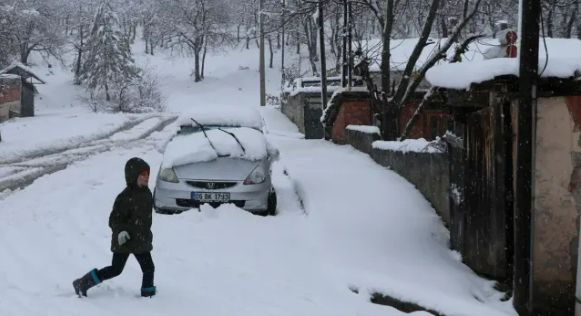 Okullar ne zaman açılacak? Kar yağışı nedeniyle kapalı okullar hangi tarihte açılacak?