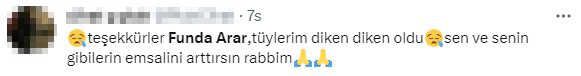 'Seni Yazdım' şarkısını Atatürk'ün fotoğrafına bakarak söyleyen Funda Arar, dakikalarca ayakta alkışlandı