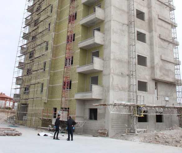 Sahurda evinden ayrılan genç, 11 katlı bina inşaatında ölü bulundu