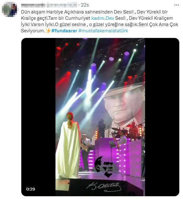 'Seni Yazdım' şarkısını Atatürk'ün fotoğrafına bakarak söyleyen Funda Arar, dakikalarca ayakta alkışlandı