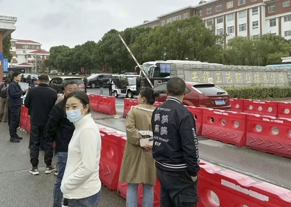 Sınavda başarısız olan öğrenci, bıçakla 8 kişiyi öldürdü 17 kişiyi yaraladı