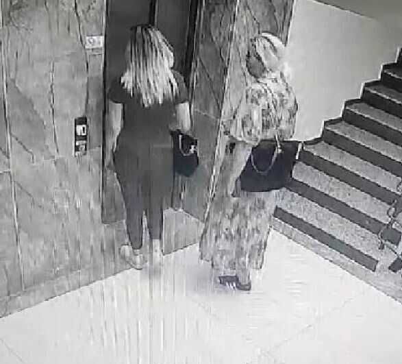 Özel üniversitede okuyan genç kız, teyzesiyle ayakkabı çalarken kameraya yakalandı