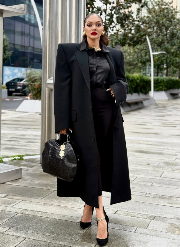 Hem Türkçe hem İngilizce yazdı! Yüksel Yıldırım'ın kızından Beşiktaş taraftarına tepki