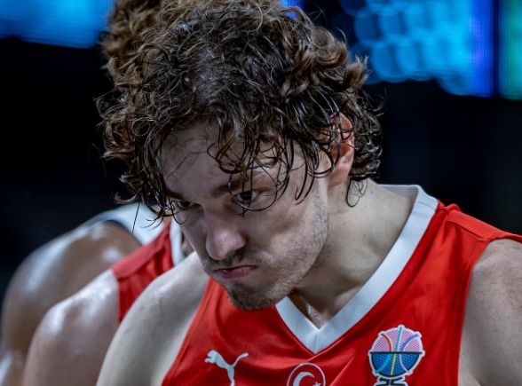 Cedi Osman kimdir, hangi takımda oynuyor? Cedi Osman kaç yaşında, evli mi, bekar mı, çocuğu var mı?