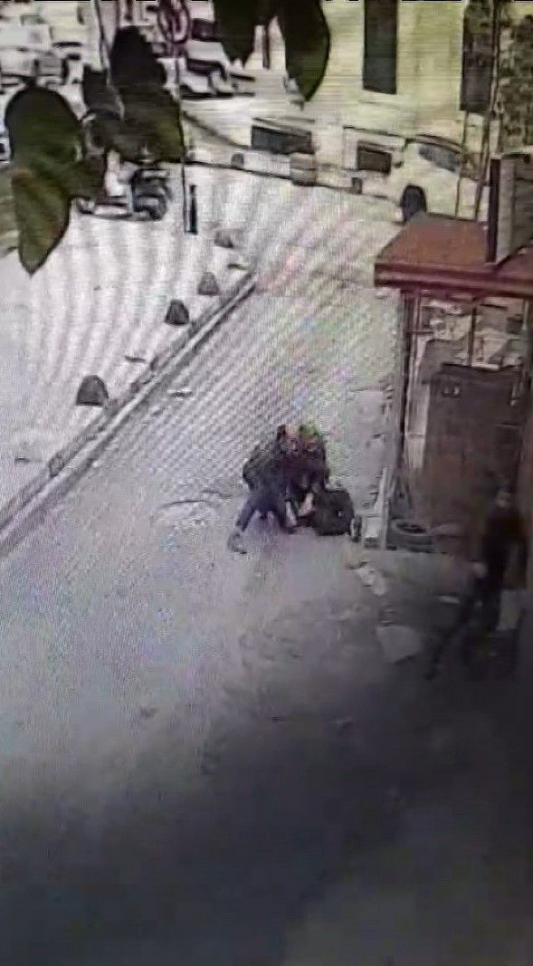 Bağcılar'da silahlı saldırı düzenledi, darbedilince şikayetçi oldu