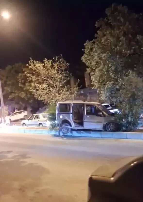Anne-babasını dövdü, 5 araca çarpıp 1 kişiyi rehin aldı