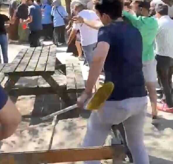 Türbede anahtar kavgası! Ortalık savaş alanına döndü
