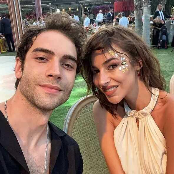 Sevgilisini rol arkadaşıyla aldattığı konuşulan Özge Yağız sessizliğini bozdu: Konuşarak ayrıldık, yalnızım