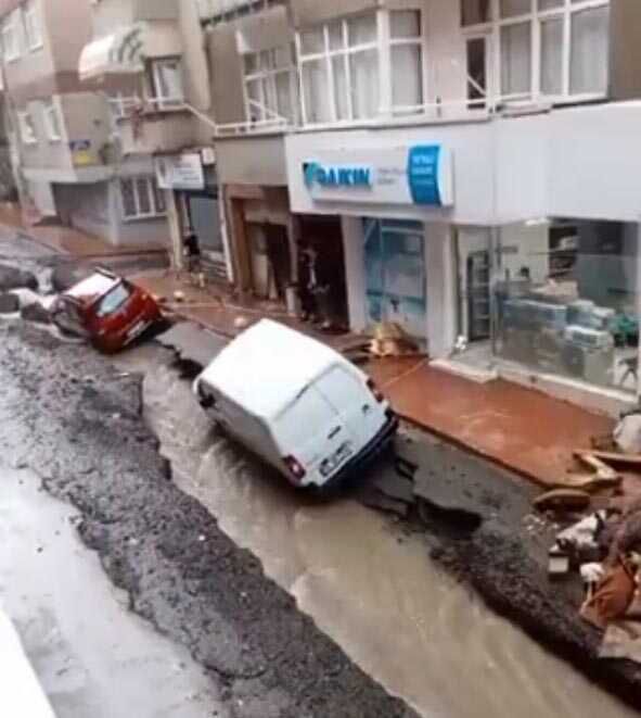 Samsun'da şiddetli yağışlar sonucu sel felaketi yaşandı