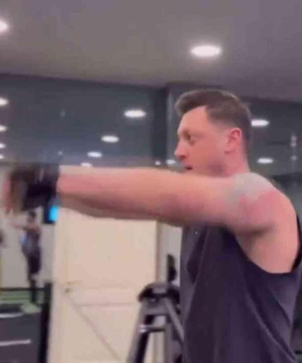 Nereden nereye! Mesut Özil'in son halini görenler 'Ne olmuş sana' diyor