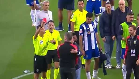 Yeşil sahalar bunu da gördü! VAR'a giden hakem kararı telefonda verdi