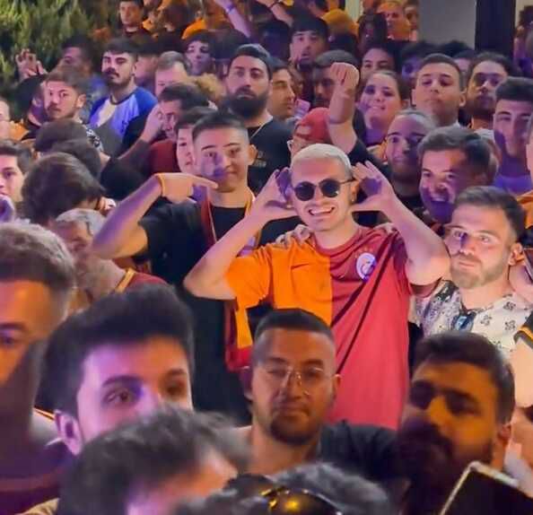 Fotoğraf bile çektirdi! 'Yerli Icardi'yi' görenler gözlerine inanamıyor