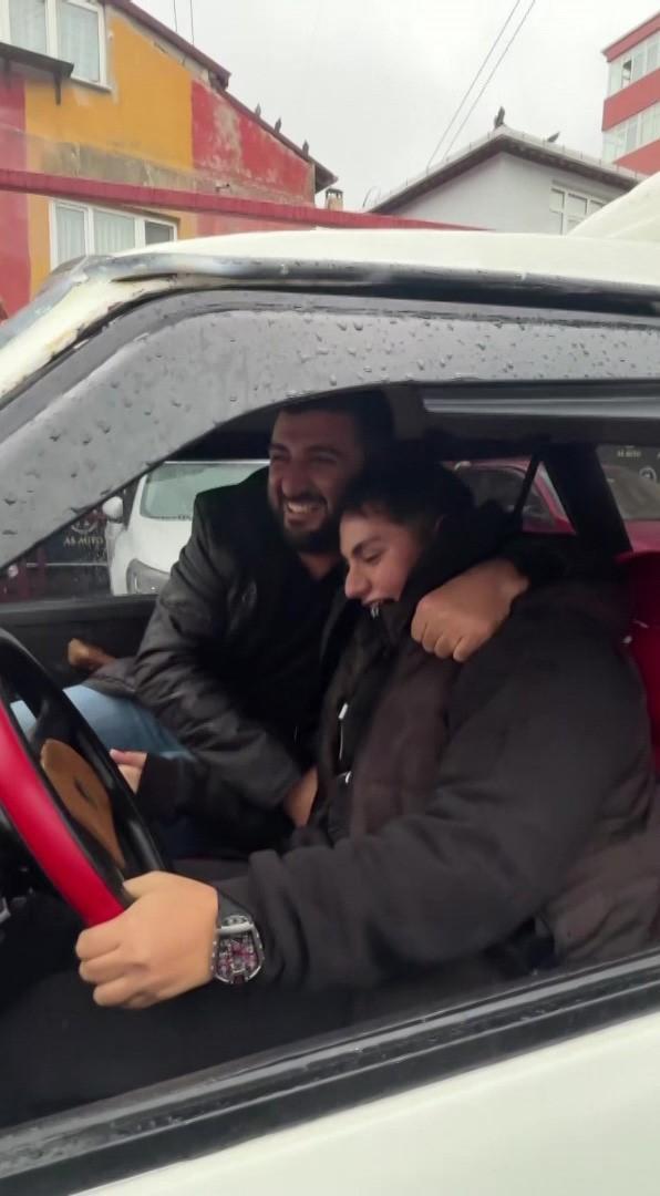 Ataşehir'de 'yeni nesil galericilik': Çekilişle 50 bin liraya araç sattı, Türkiye'nin dört bir yanından gelenler sıraya girdi