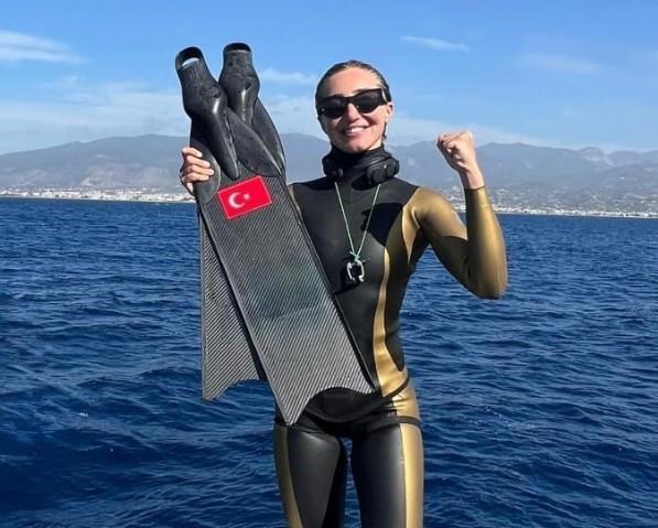 Şahika Ercümen kimdir? Serbest Dalış Türkiye Şampiyonası'nda rekor kıran Şahika Ercümen kaç yaşında, nereli?