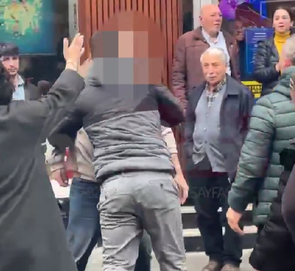 Trabzon'da İmamoğlu'na destek standında bıçaklı saldırı