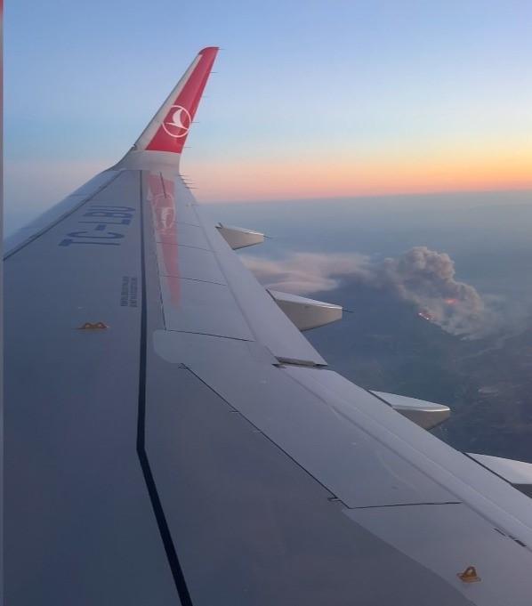 Sakarya'daki orman yangının boyutu yolcu uçağından böyle görüntülendi