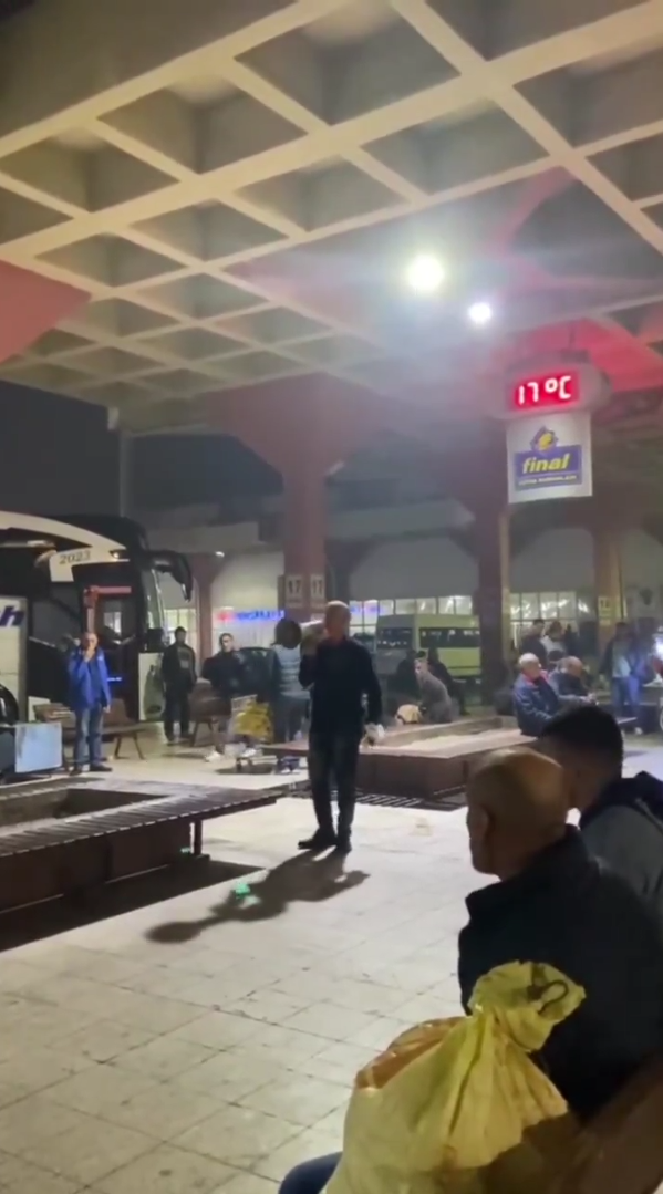 Yılancı Osman yılanlarını Zabıta'nın üstüne saldı