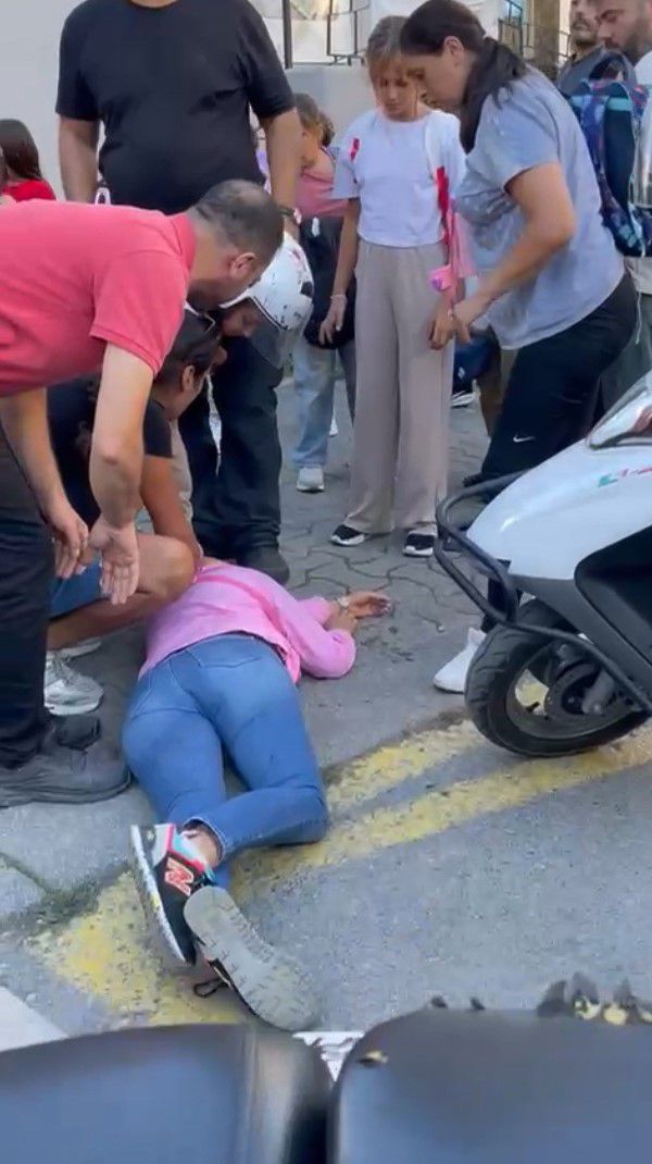 Kadıköy'de bir şahıs çocuğunun gözü önünde velilere bıçakla saldırmaya çalıştı