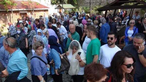 Son yolculuğuna uğurlanan oyuncu Seda Fettahoğlu'na vefasızlık! Çocuklar Duymasın'daki rol arkadaşları yalnız bıraktı