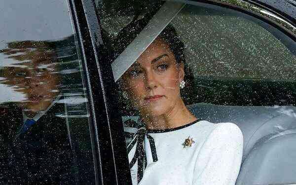 Kanserle mücadele eden Kate Middleton, aylar sonra halkın karşısına çıktı