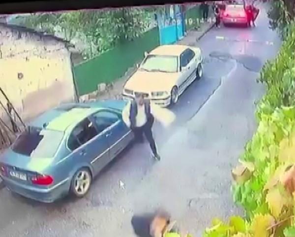 Ümraniye'de Rastgele Ateş Açan Şüpheliler, Bir Genci Kaçırdı